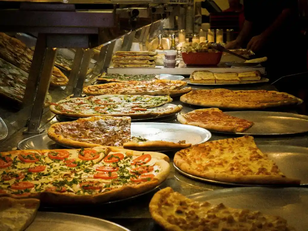 Pizza és éttermi hangulat
