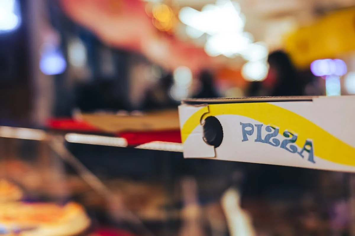 Frissen készített pizza részlete