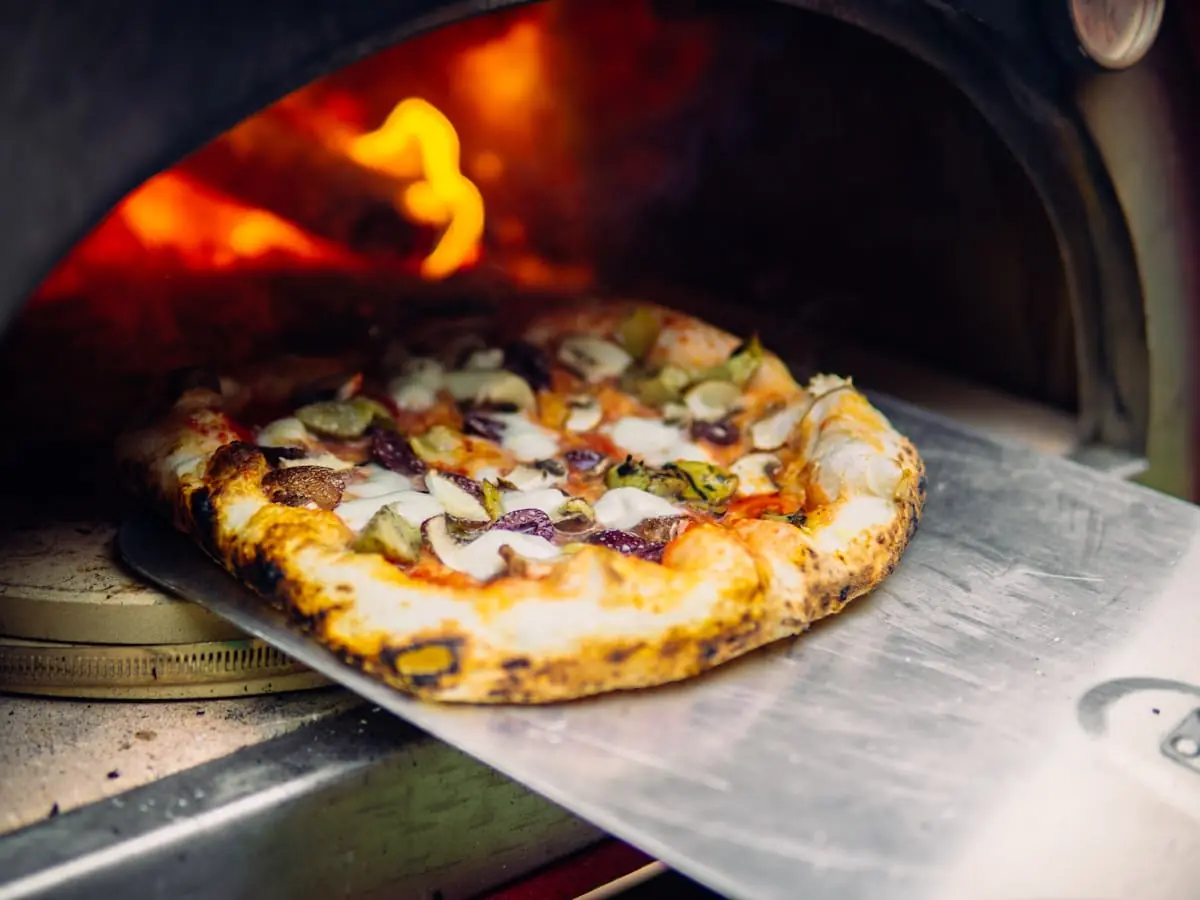 Pizza és éttermi hangulat