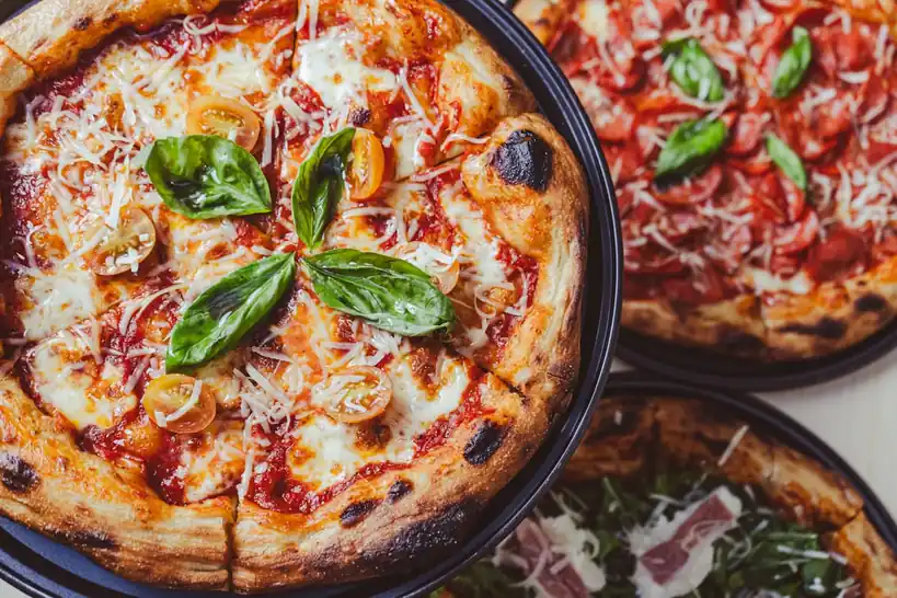 Pizza és éttermi hangulat
